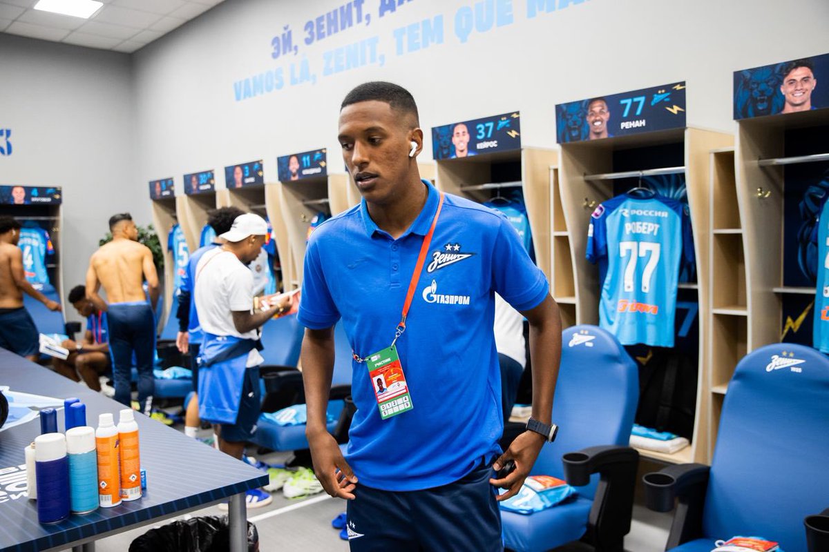 fczenit_br's tweet photo. Hoje vamos em busca de mais uma Supercopa! 💪💙
#VamosZenit #ZenitCSKA https://t.co/J0PcIJFW0c