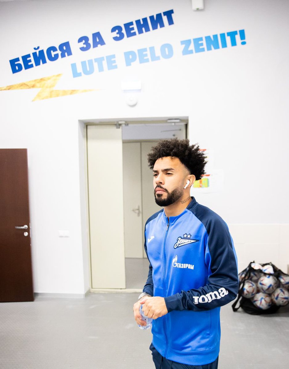 fczenit_br's tweet photo. Hoje vamos em busca de mais uma Supercopa! 💪💙
#VamosZenit #ZenitCSKA https://t.co/J0PcIJFW0c