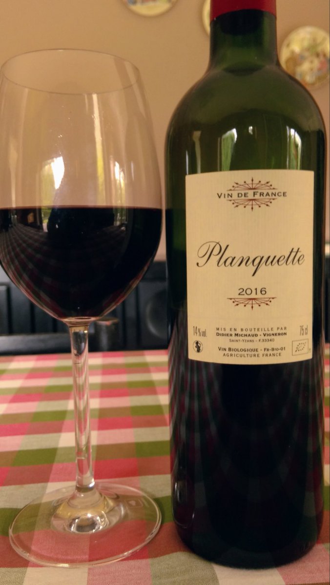 joukesp's tweet photo. #SaturdayLunch #QuickAndSimple #Chipolata #PointedCabbage #Potatoes
Quick and simple!: Cipolata, pointed cabbage w béchamel & potatoes.
Last of delicious ‘16 Planquette by Didier Michaud. Vin de France w Cab S (50), Cab F (30) & Merlot (20).
Full bio, 12 mo oak, 8000 btls, 0 SO2 https://t.co/HKrEAsCnfa