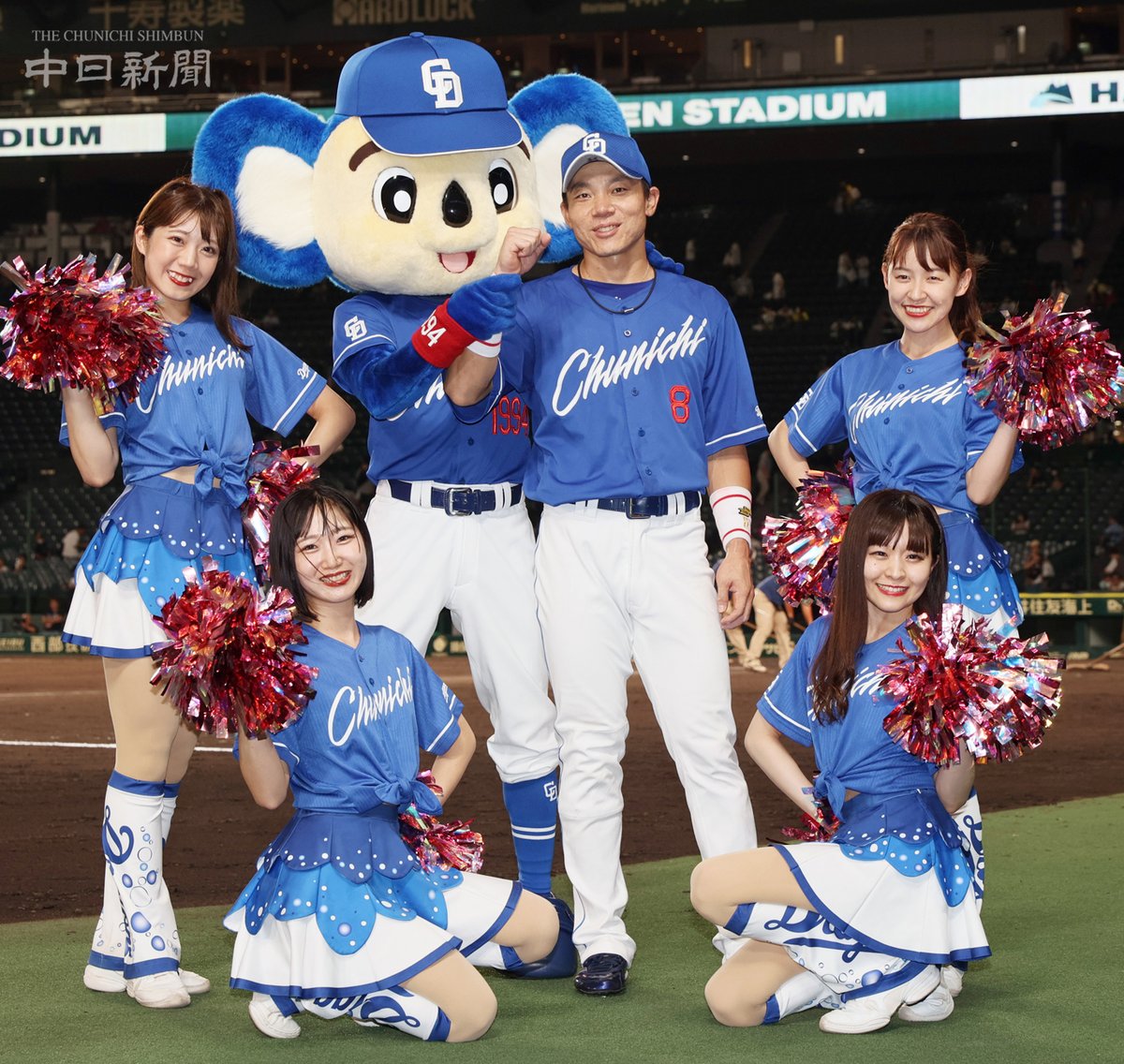 ドラゴンズ】 ヒーローインタビューでポーズをとる大島選手? #大島 