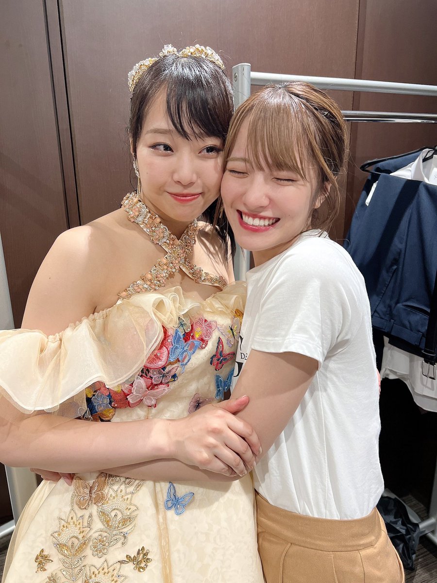 kojima_karin_'s tweet photo. #加藤夕夏卒業コンサート 

大好き。が溢れすぎた時間でした🌻

今まで沢山の愛でNMBを包み込んでくれた分、今日はメンバーか���の愛、ファンの皆さんからの愛でいっぱいうーかさんを包み込む事が出来ました☺️🤍 https://t.co/qyE4B1s31L