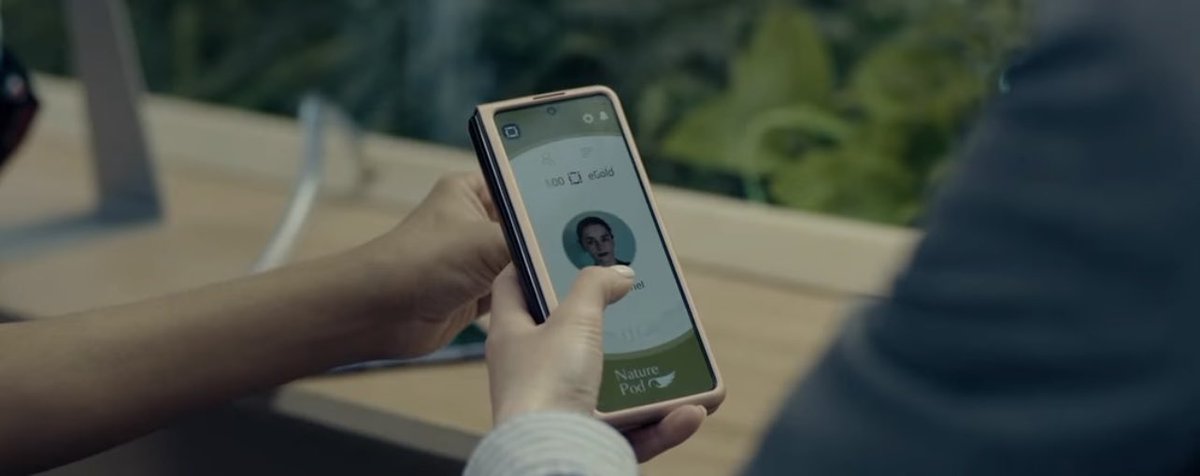 🎬 « The Pod Generation »

Le film réalisé par Sophia Barthes sortira le 11 août, avec <a href="/emiliaclarke/">Emilia Clarke</a> en tant qu’actrice principale ! 🔥

➡️ En featuring avec #MultiversX ! 

On peut apercevoir l’ancien logo Elrond plusieurs fois dans le trailer et même une transaction en #EGLD !