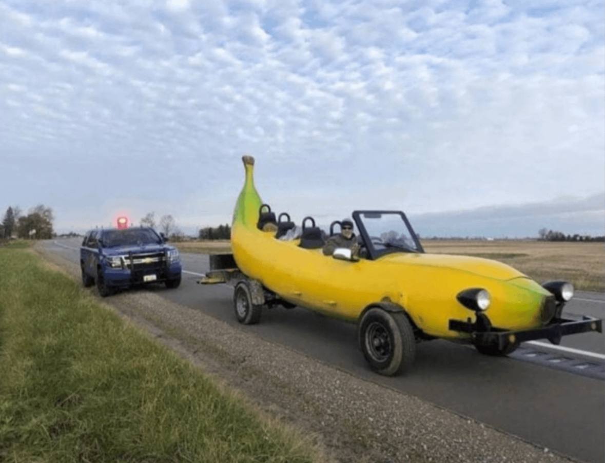 LuckyApeToken's tweet photo. @elonmusk First tesla banana car soon? 🍌 https://t.co/ufiB2vznud
