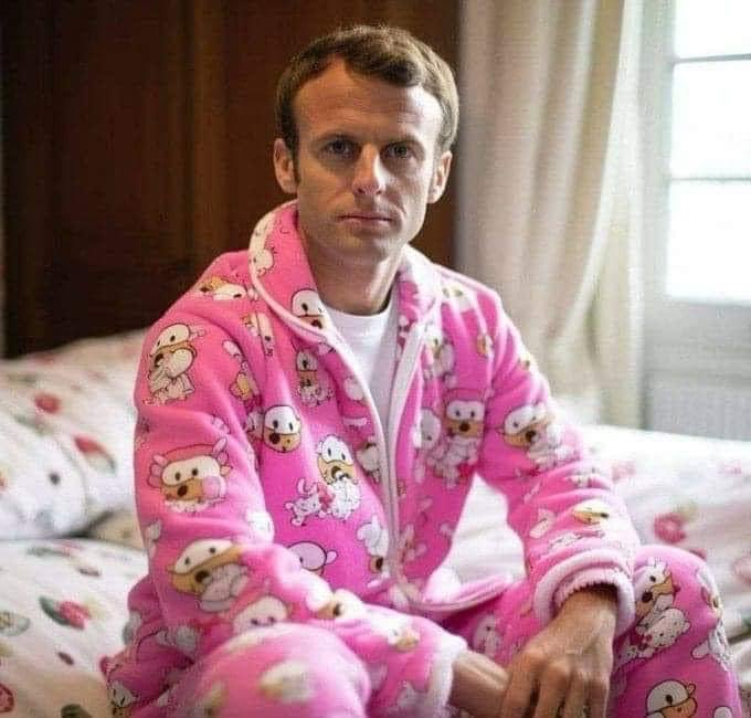 CCaucadis's tweet photo. Fin des 100 jours … 🤣🤣🤣 https://t.co/WmyppRw8Jn