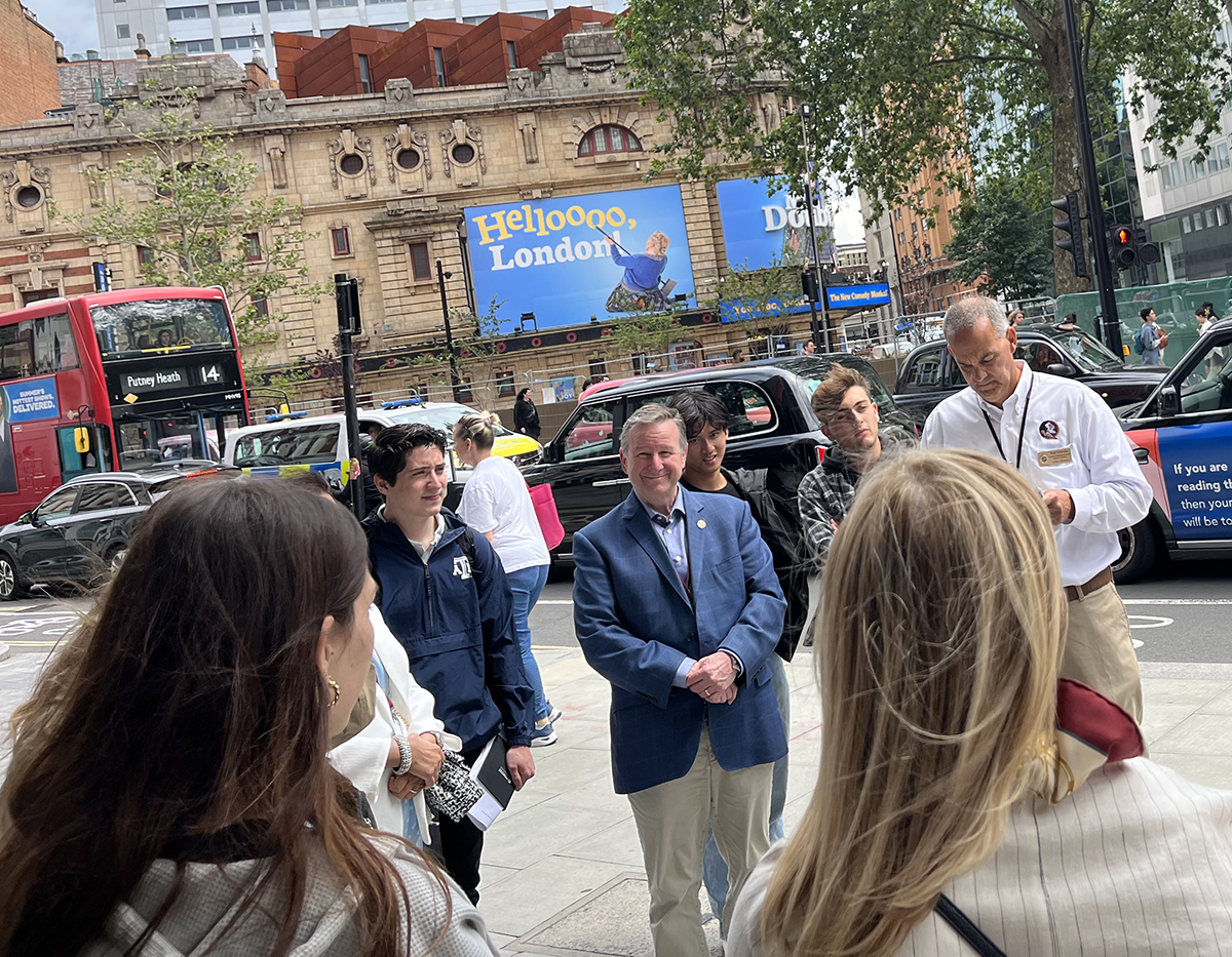 PresMcCullough's tweet photo. Jai and I, along with FSU Board of Trustees Chair Peter Collins and @FSUIP Board member Jennifer Collins, enjoyed meeting students, faculty, staff and director Kathleen Paul at the impressive London Study Center, one of the crown jewels of FSU’s international programs. #FSUGlobal https://t.co/DzypnYOG8R