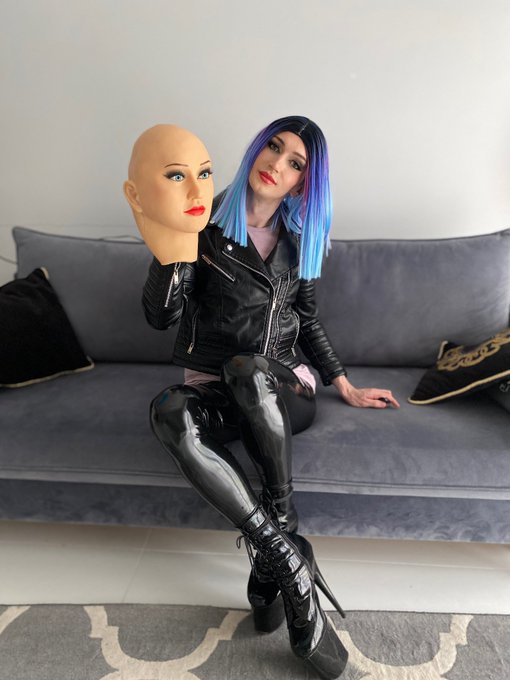 it&rsquo;s your turn to be a doll, put the mask on https://t.co/iHH4grHyYx<a href="/tag/rubberdoll"class="tags"><span>#rubberdoll</span></a><a href="/tag/latexdick"class="tags"><span>#latexdick</span></a>