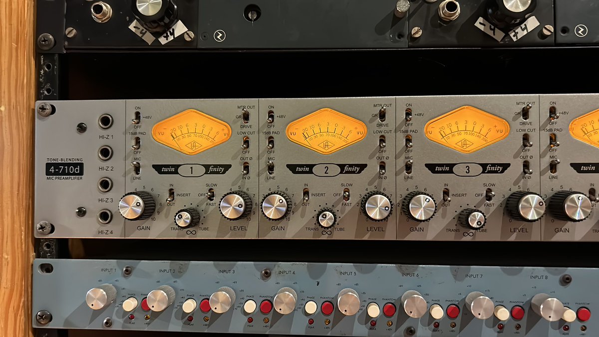 PRestudios's tweet image. Gran combinación: #neumannu87 modificado majestuosamente por #TheMicShop en #franklintennessee y el #universalaudio4710d 
aunque también funcionan muy bien  con el #neve1272 o el #oram