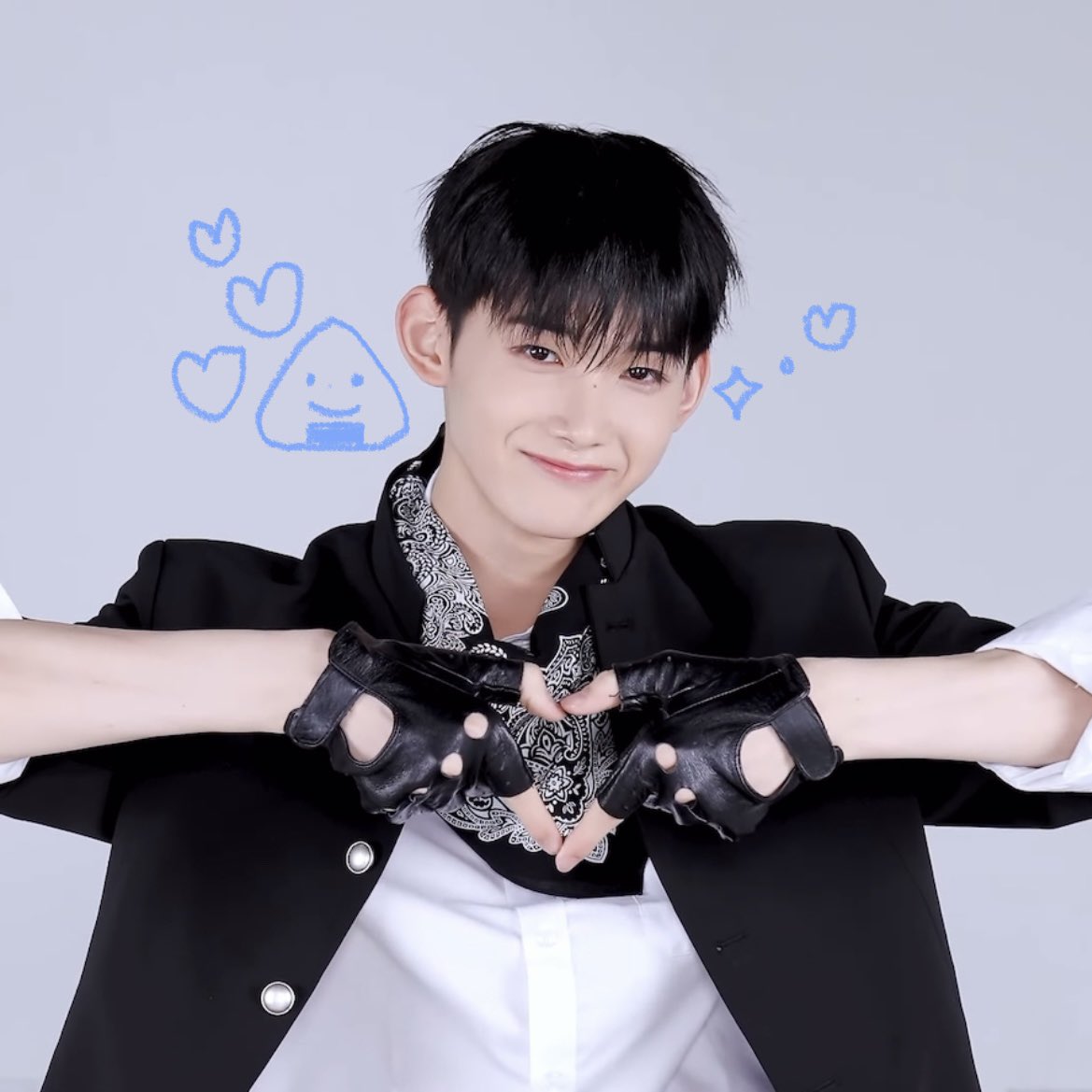 summer78lover's tweet photo. @MnetKR #비주얼캠_andTEAM 
죠죠 비행기타는 파트때 항상 얼굴이 잘 안보여서 아쉬웟는데 일케 비주얼캠으로 얼굴에 잇는 점까지 잘 보여주시다니 👉👈 
비주얼담당 죠둥이를 잘 담아주셔서 정말 감사합니따 😁🩵 비주얼캠 정말매우매력잇네 https://t.co/sFB7JKqzR3