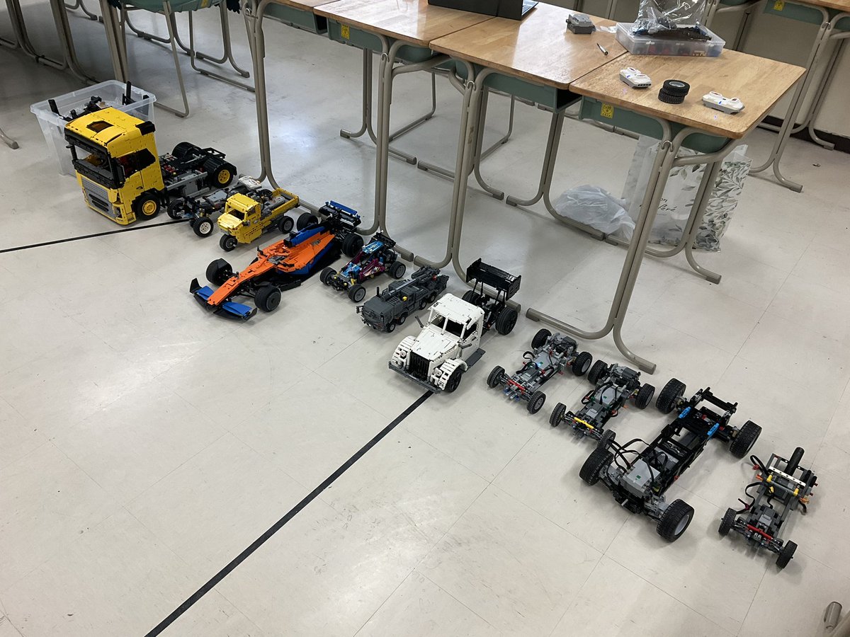 legotut's tweet photo. なごれご行ってきました〜
技科大レゴの部はこんなことやってます
(※一部技科大レゴ部部員以外の方の作品もあります)

#レゴ　#legoRC
#なごれご展示会11 https://t.co/1q81lCCcZp