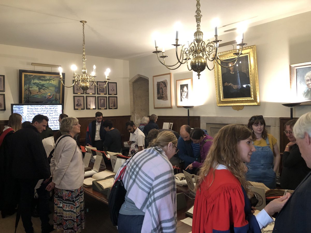 M_Castelletti's tweet photo. Isn’t this just wonderful to see?
Thank you @NewCollegeLib @NewCollegeOx! #publicengagement #materialculture #sharingcollections
So grateful & so proud #mycollege
@bodleianlibs @richove @TORCHOxford @UniofOxford @ArtsFestOxford @GLAMOutreach @GlamVols @OxMedStud @OxfordHistory https://t.co/6lRceIF6ty