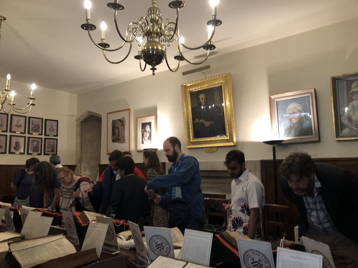 M_Castelletti's tweet photo. Isn’t this just wonderful to see?
Thank you @NewCollegeLib @NewCollegeOx! #publicengagement #materialculture #sharingcollections
So grateful & so proud #mycollege
@bodleianlibs @richove @TORCHOxford @UniofOxford @ArtsFestOxford @GLAMOutreach @GlamVols @OxMedStud @OxfordHistory https://t.co/6lRceIF6ty