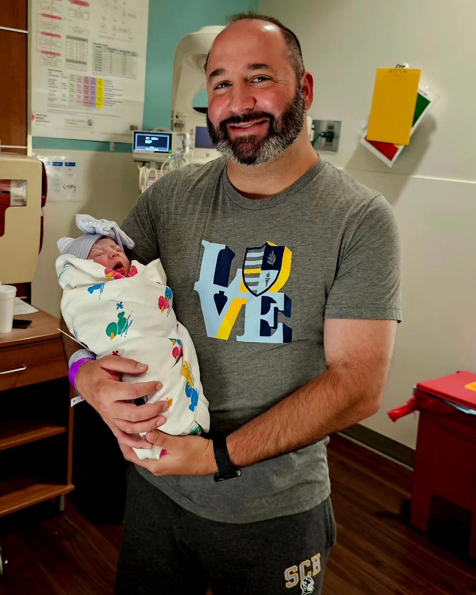 ASilvermanHPE's tweet photo. At 1:23 AM this morning, we welcomed Alexandra Jordyn Silverman into the world!!!
💕🍼🤘🎊🎉
@schacademy @SCHBlueDevils #schproud https://t.co/Mn6R0pRJ9t