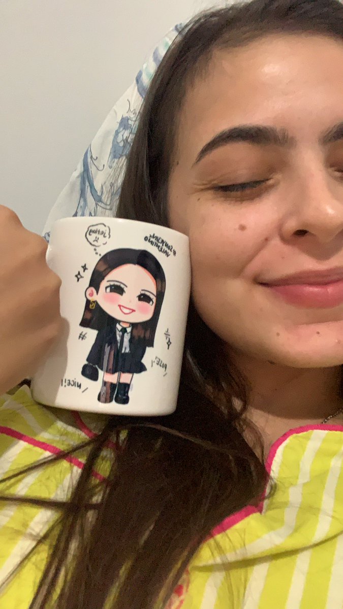 Franbenassi1's tweet photo. Eu estou exatamente assim com esse lançamento da @BinjinStore , completamente apaixonada por nossa mini Jinnie! 😍😍

 #Binjin #SonYeJin https://t.co/JWlY7T23zB