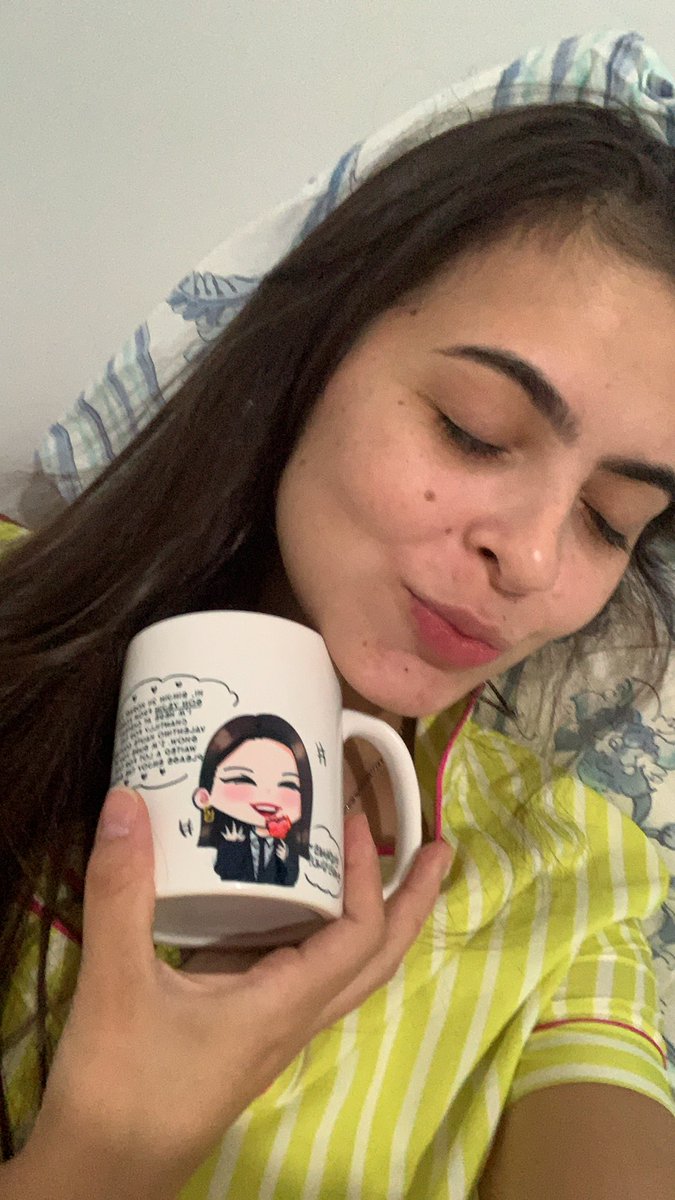 Franbenassi1's tweet photo. Eu estou exatamente assim com esse lançamento da @BinjinStore , completamente apaixonada por nossa mini Jinnie! 😍😍

 #Binjin #SonYeJin https://t.co/JWlY7T23zB
