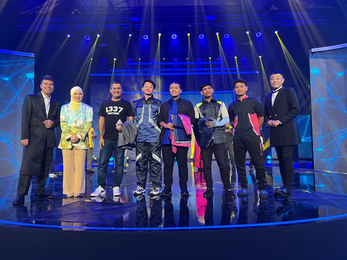 BikeshL's tweet photo. “The Other Self” Jacket as seen on Astro's #Innovathon was the winner of Episode 1. If you like their innovative rider jackets then support their crowdfunding campaign at https://t.co/gI0bdOZ16n https://t.co/UXrKkWnD6p