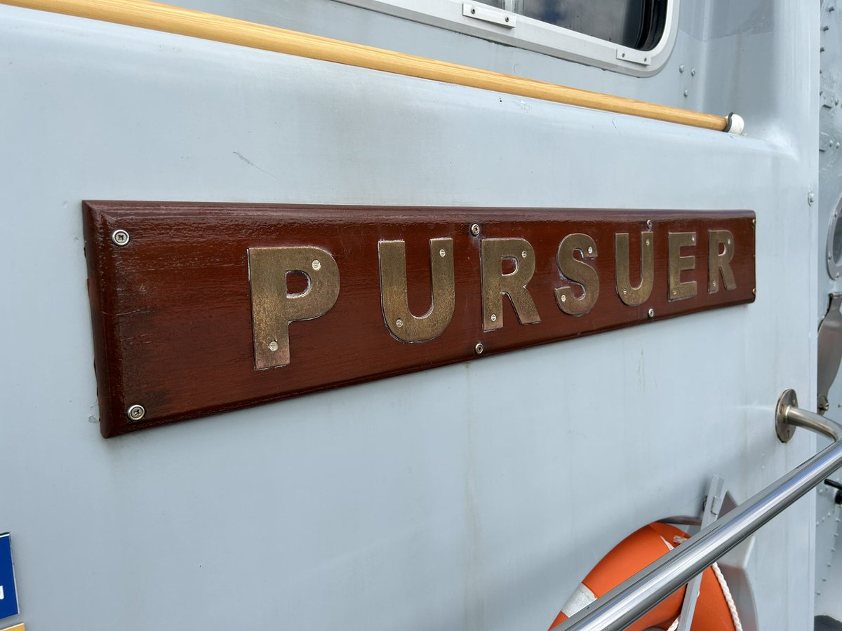 indigozuluink's tweet photo. Great morning visiting the guys onboard @HMS_Pursuer as part of @DartmouthBRNC Open Day. Really enjoyed meeting Ed and his crew and delivering a little piece of artwork!
#hmspursuer #p273 #archerclass #patrolboat #p2000 #royalnavy #britisharmedforces #militaryartist https://t.co/117AUmEG7e