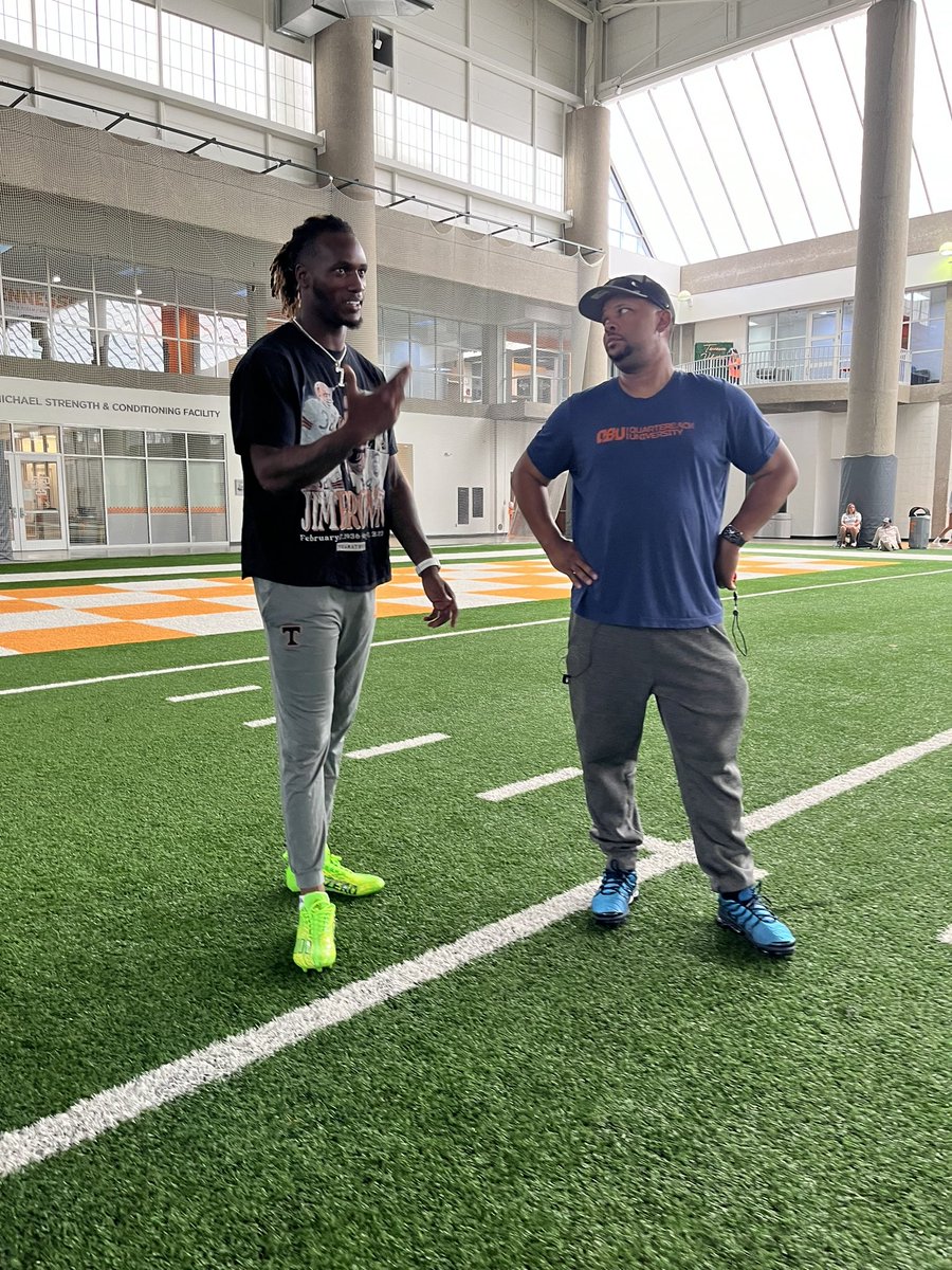 QuarterbackUniv's tweet photo. #QBU’n #WeTravelWeTrainWeDevelop #BigDawg #PureDomination #footontheyneckseason #Vols #JoeMilton https://t.co/rKFgww4mAA