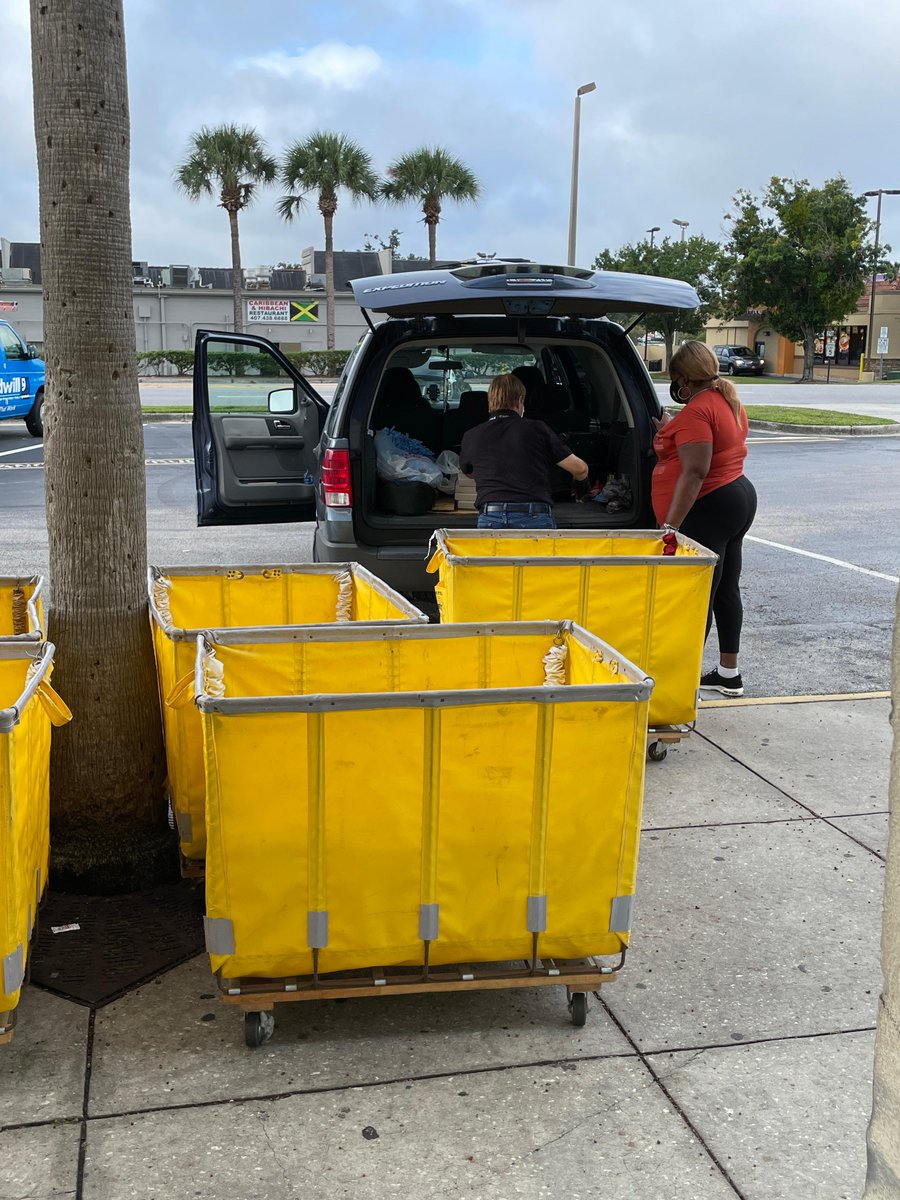 goodwillcfl's tweet photo. Donate your gently-used clothing & household items to a #GoodwillCFL thrift store or Donation Xpress Center today. Our generous donors and savvy shoppers diverted over 20 million pounds of textile waste in 2022! Let's make an even bigger impact this year. ๐ #GiveSomethingAwayDay https://t.co/3wetFzT5Pd