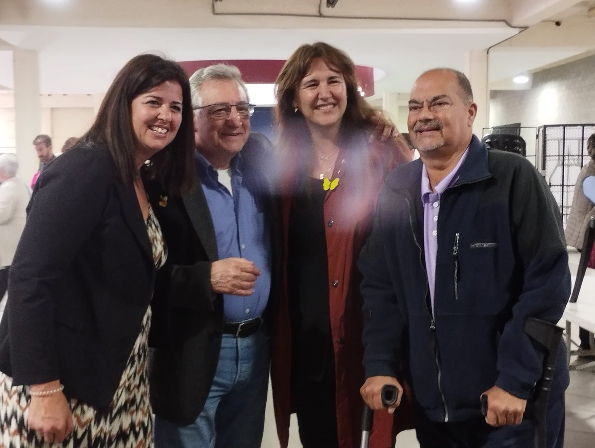 LauraBorras's tweet photo. Colpida per la mort del cirurgià toràcic, @CanalisEmili , company de @juntsxstc amb qui fa només tres dies compartíem dinar i conversa per avançar en el compromís independentista. Una abraçada ben forta als seus familiars i amics. 
No t’oblidarem, Emili. Descansa en pau. https://t.co/i2ruPi5F0b