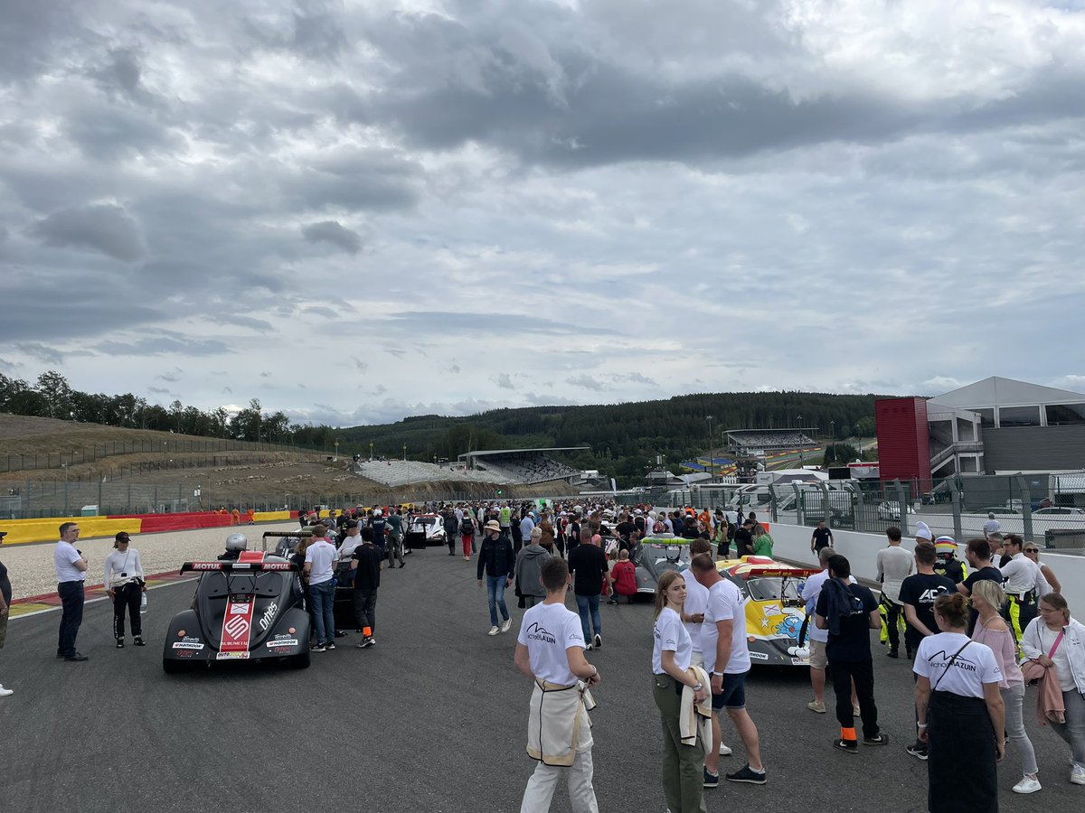 PaulF1B's tweet photo. @theparcferme @GraceRD1 sometimes it’s raining at the front of the #VWFuncup #spafrancochamps and not on the other! https://t.co/1WlwJRkqQY
