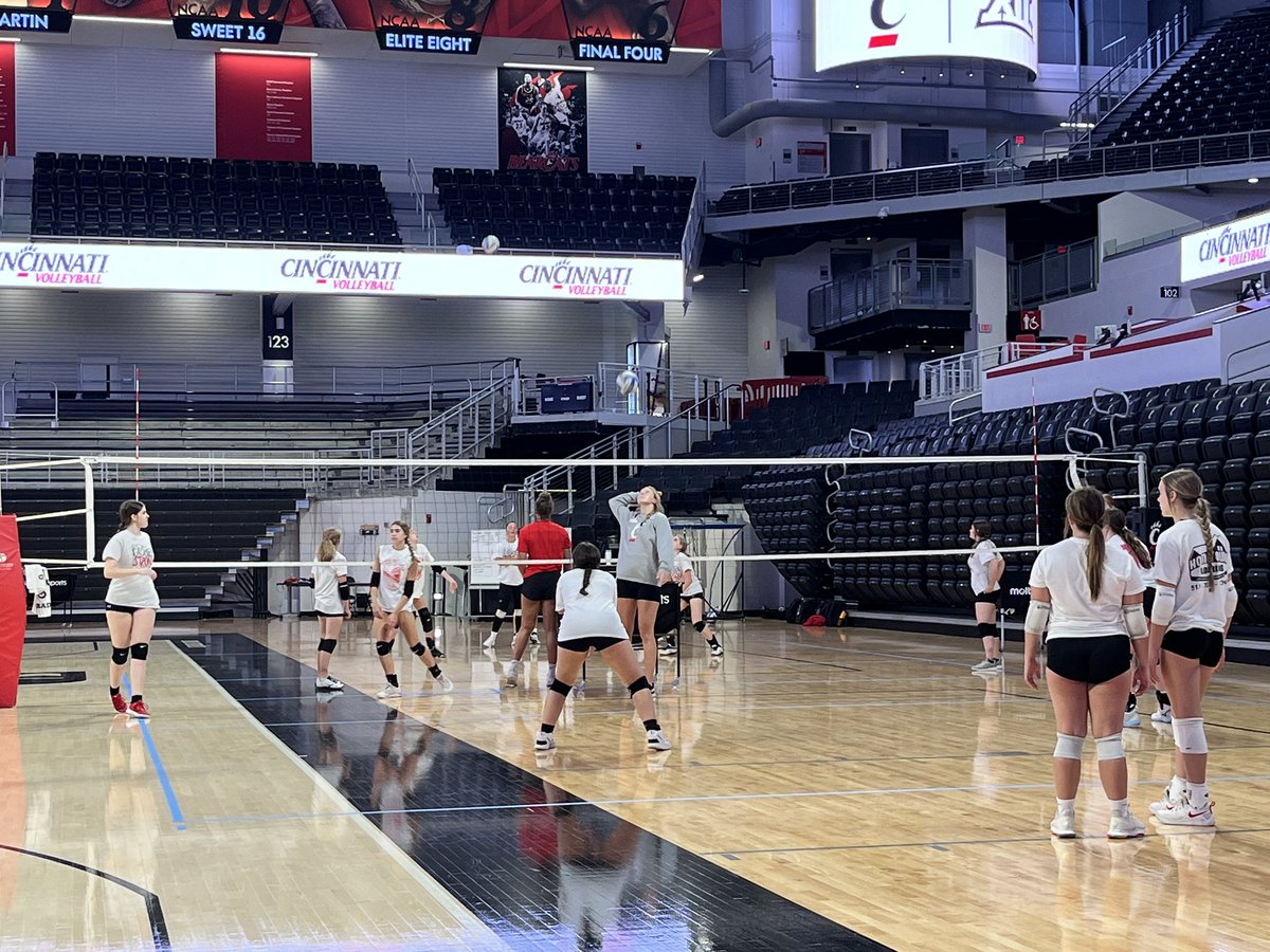 GoGHSVolleyball's tweet photo. Our girls and coaches are having a great learning experience at the University of Cincinnati this weekend, today is day 2! https://t.co/aEQK54qrIw