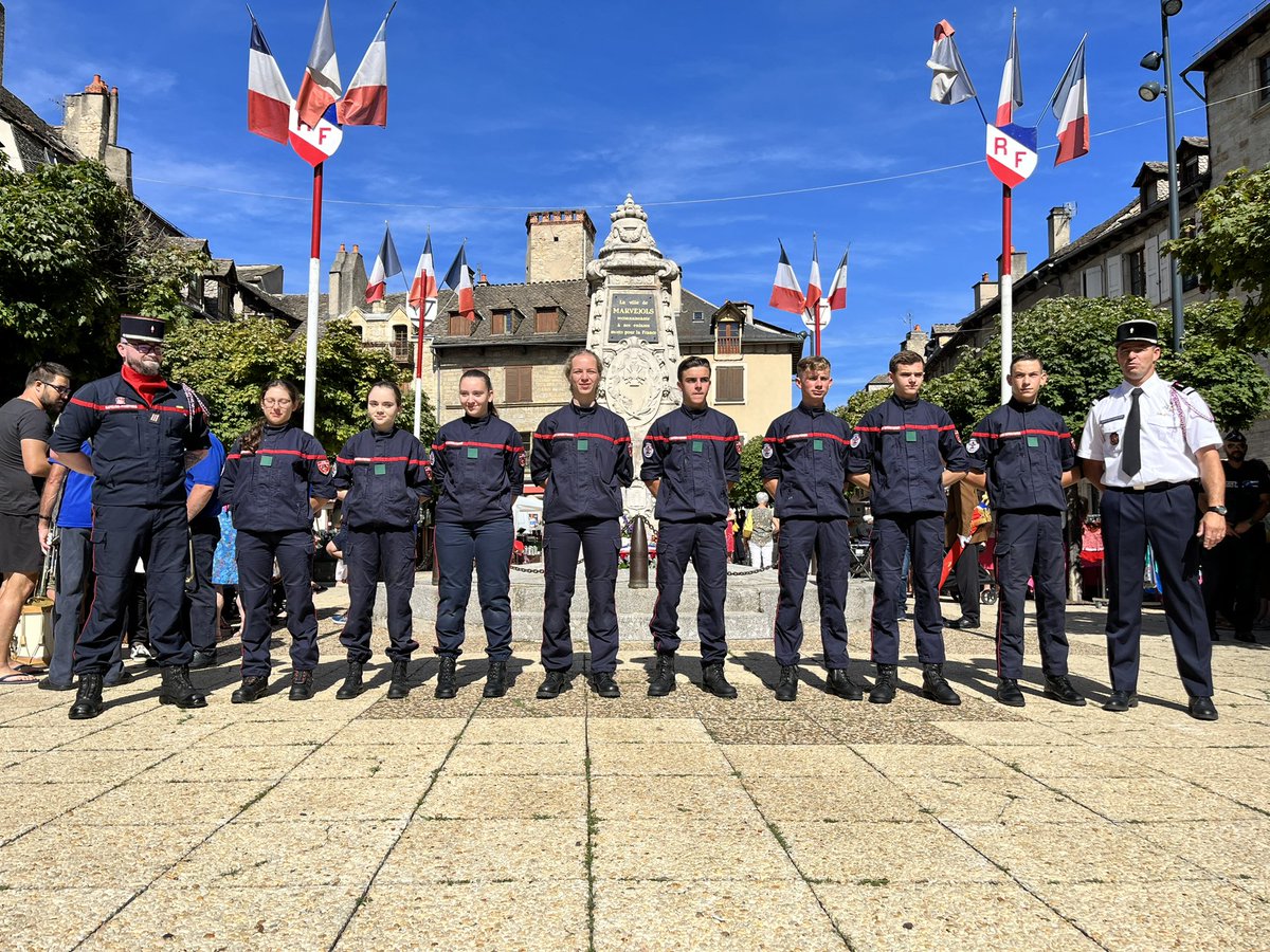 🇫🇷 - 14 Juillet 2023 - 🇫🇷

Les JSP de Marvejols etaient présent pour la cérémonie de notre fête Nationale. 

C’etait l’occasion de leurs remettre leurs grades de JSP 4 🟩

Maintenant place aux vacances d’été. Pour être pret en septembre

<a href="/MarvejolsSapeur/">Sapeurs-Pompiers de Marvejols</a> <a href="/sdislozere/">SDIS48</a> <a href="/PompiersFR/">Pompiers de France</a>
