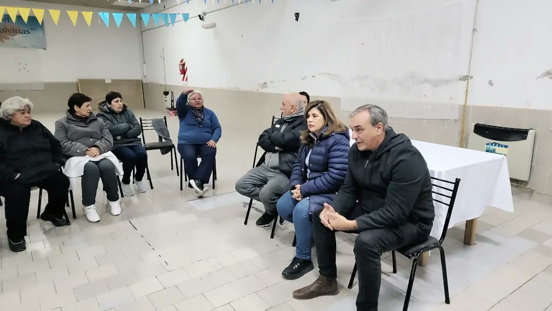 Visita a la Sociedad de Fomento del barrio Villa Muñiz,  para charlar con los vecinos sobre sus inquietudes y responder algunas dudas.

#CambiaBahia
#BahiaBlanca
#QueremosloMismo
#EstamosCerca