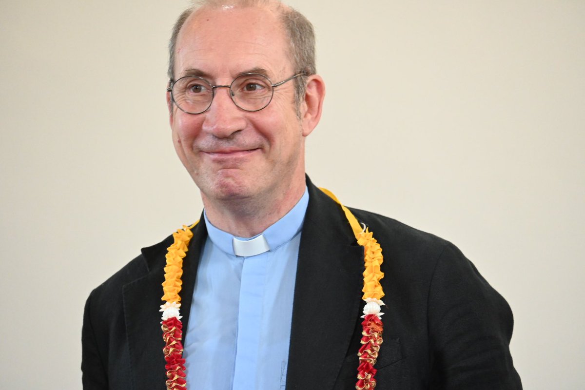 sbrynach's tweet photo. Hyfryd iawn cael bod yng ngwasanaeth ffarwel y Parch Stephen Wigley wrth iddo ymddeol o gadeiryddiaeth Synod Cymru yr Eglwys Fethodistaidd | Lovely to be at the service to mark Rev Stephen Wigley’s retirement from the Synod Cymru Chair, Methodist church. https://t.co/K8owDqSA78