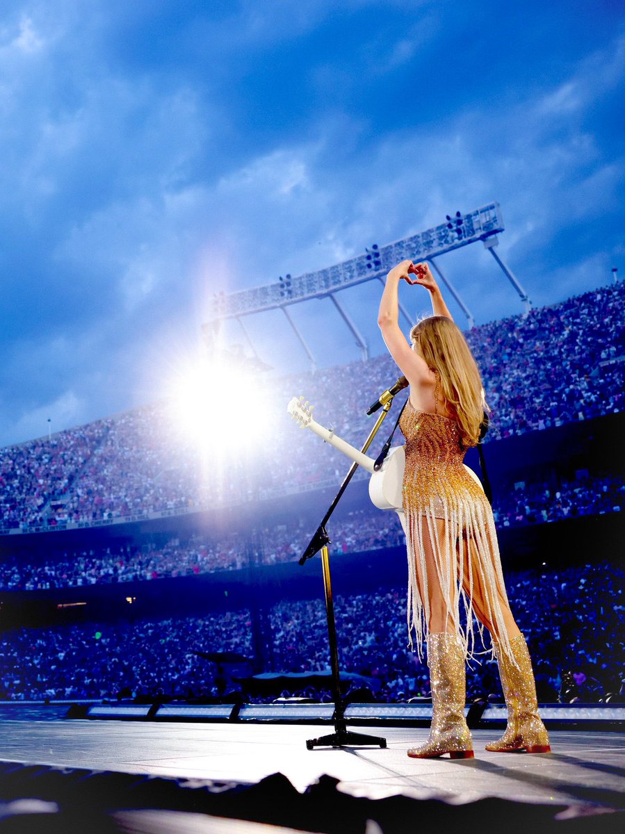 Taylor Swift España tweet media