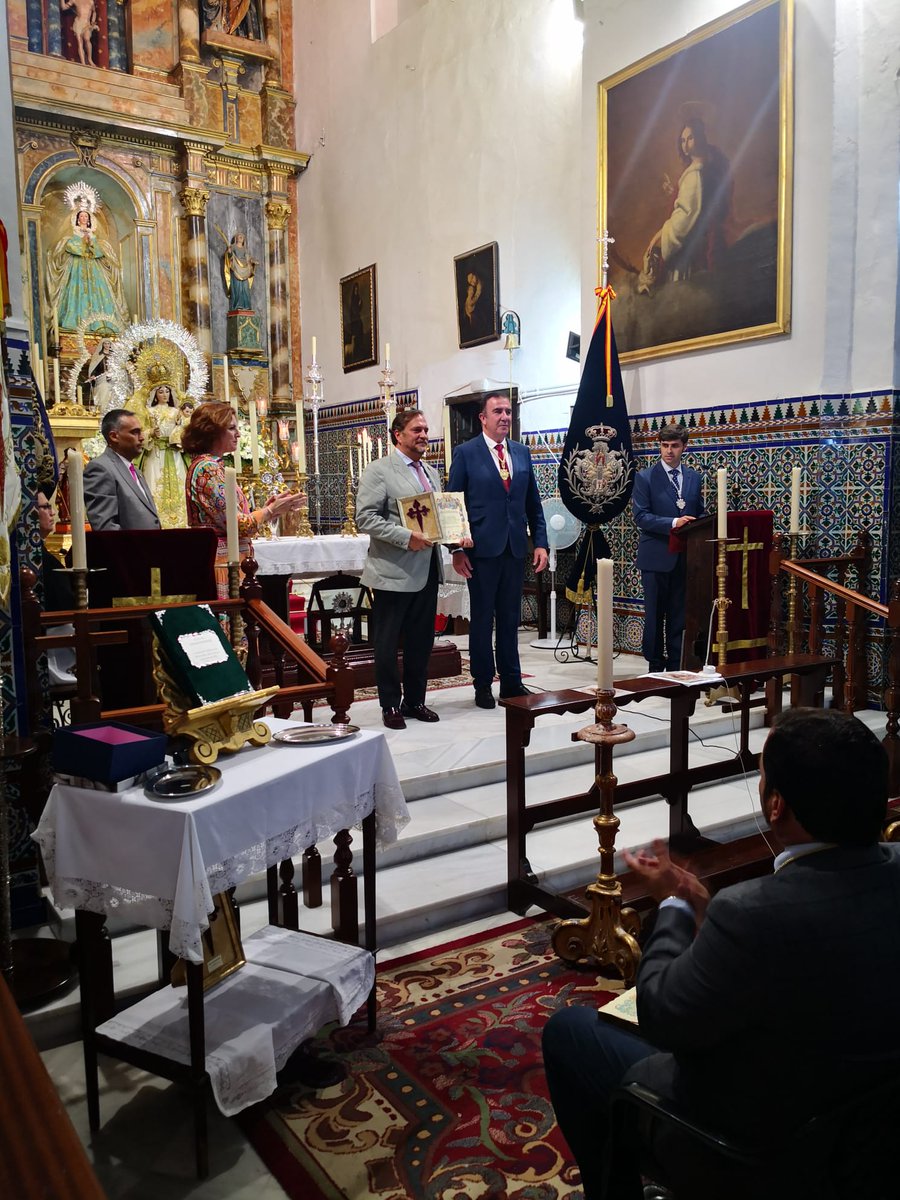 Hdad_Redencion's tweet photo. En la tarde de ayer, nuestro Hermano Mayor estuvo presente en el acto de confraternización de hermandades de Santiago Apóstol organizado por la @SangreHuevar, con motivo de la Coronación Canónica de María Santísima de la Sangre y de su Divino Hijo. https://t.co/OvOQXDksia