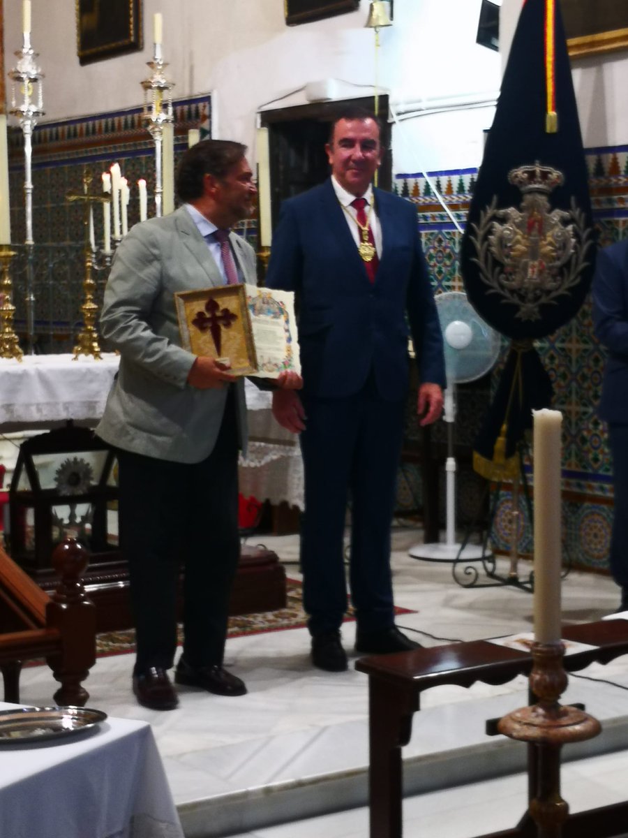 Hdad_Redencion's tweet photo. En la tarde de ayer, nuestro Hermano Mayor estuvo presente en el acto de confraternización de hermandades de Santiago Apóstol organizado por la @SangreHuevar, con motivo de la Coronación Canónica de María Santísima de la Sangre y de su Divino Hijo. https://t.co/OvOQXDksia