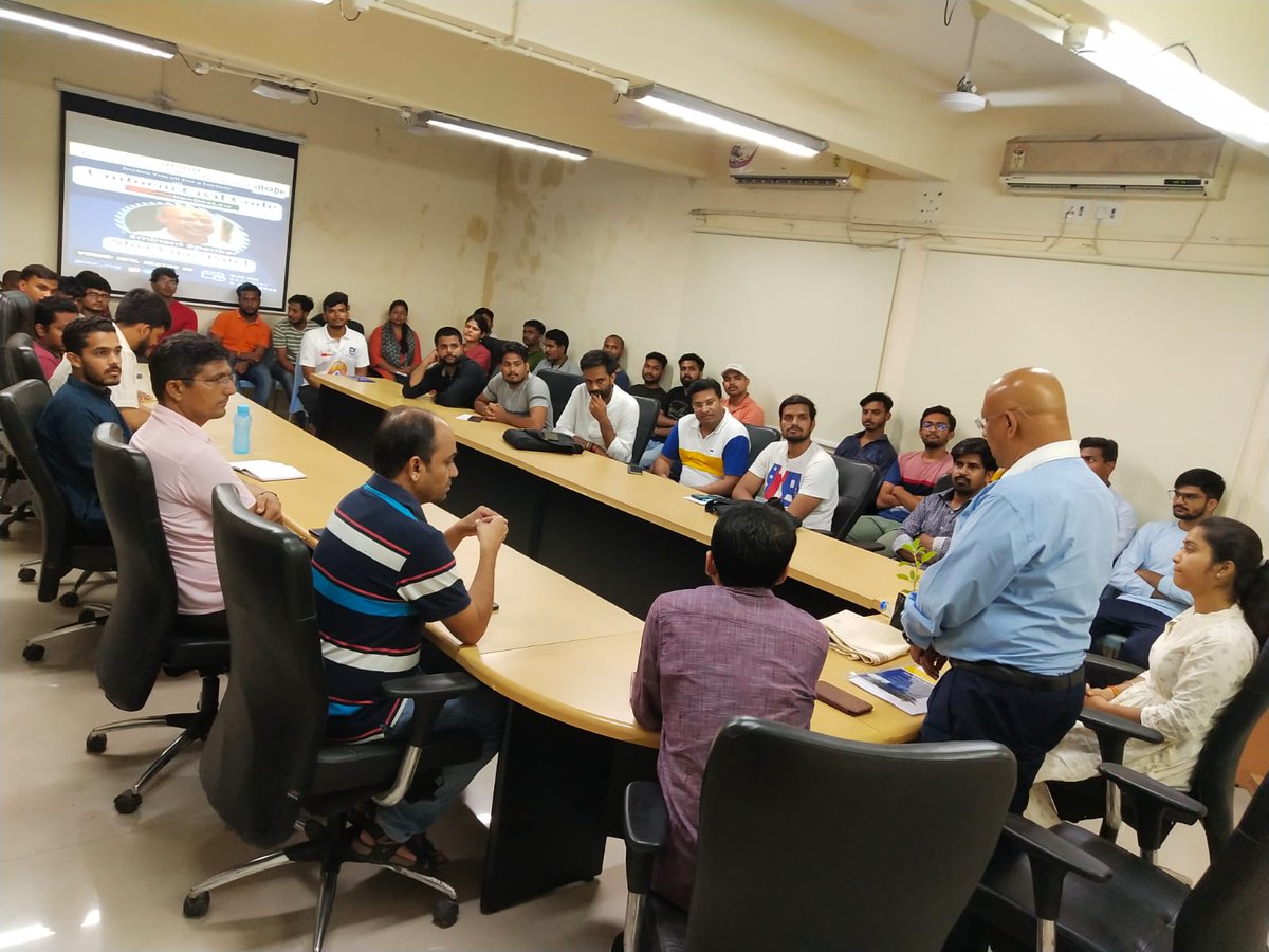 shyam_mm's tweet photo. On the second day of ABVP Week, in the evening we organised a lecture titled Uniform Civil Code: One Nation One Law by Ex MP and Practicing lawyer in Gujarat High Court Shri Vijay Patel ji.
#75yearsofabvp 🚩🚩 https://t.co/XdIkxUjRdd