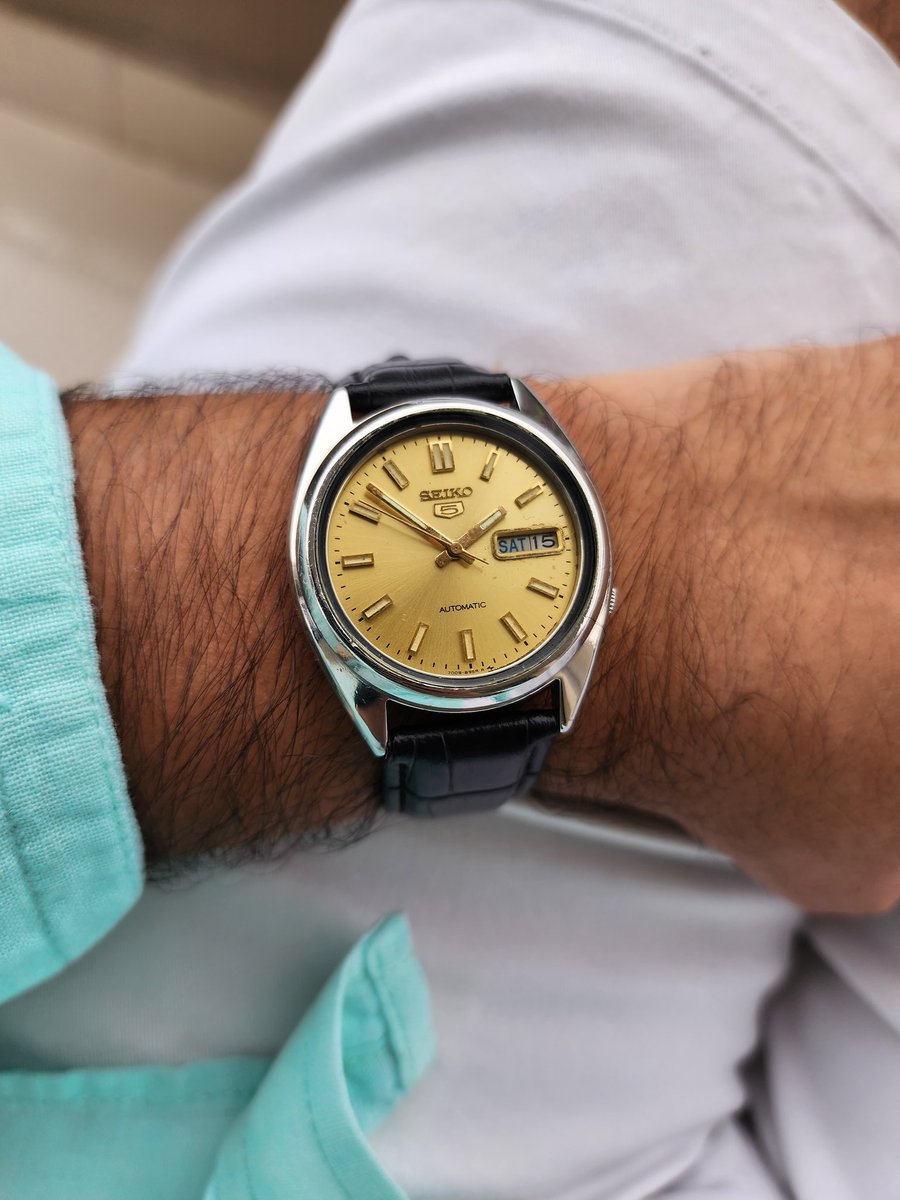 shashwatatwork's tweet image. Wearing the #birthyearwatch on a beautiful summer evening... Getting ready for the @Wimbledon Ladies Finals! 

Who else will be watching?

#thewatchdocs #WOTD #Seiko #seiko5 #gold #summeroutfit #summervibes #class #elegance #summerishere #oldisgold #Tennis #wimbledon #onetruelove