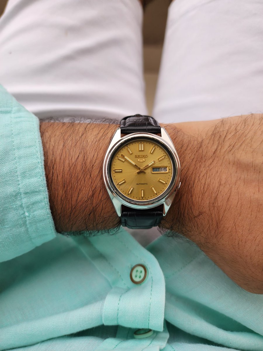 shashwatatwork's tweet image. Wearing the #birthyearwatch on a beautiful summer evening... Getting ready for the @Wimbledon Ladies Finals! 

Who else will be watching?

#thewatchdocs #WOTD #Seiko #seiko5 #gold #summeroutfit #summervibes #class #elegance #summerishere #oldisgold #Tennis #wimbledon #onetruelove