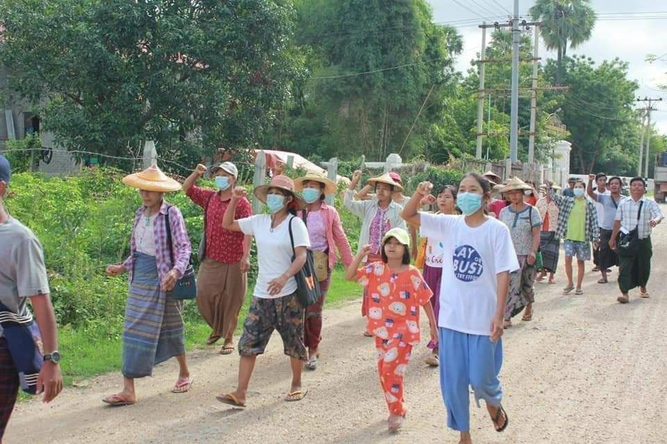 MaybomeM's tweet photo. Joint forces of pro-democracy villagers of several villages from northern Salingyi township and eastern Yinmarbin township staged a strike against military dictatorship.  #LegalizationOfNUG #2023Jul15Coup #WhatsHappeningInMyanmar https://t.co/GZtmbS6vCx