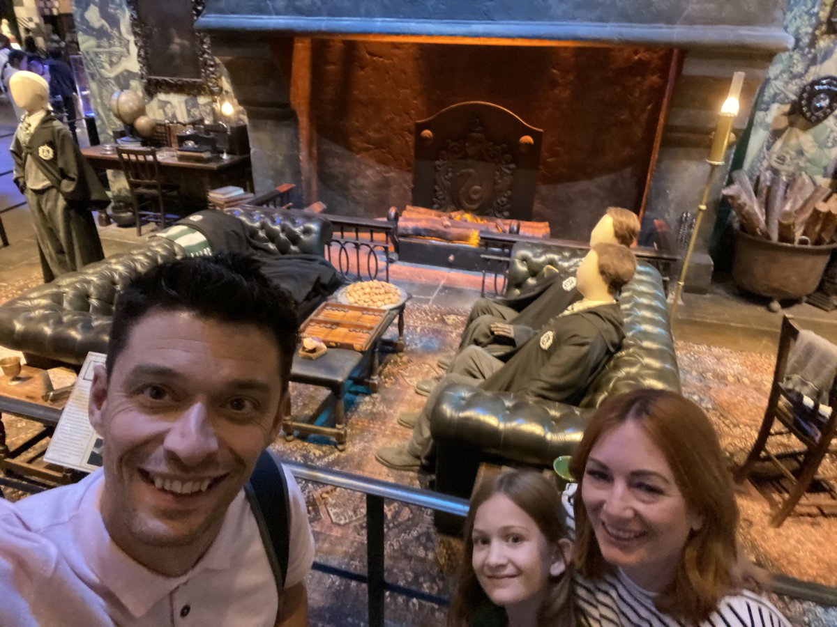 DPGriffinRSM's tweet photo. Hattie’s Christmas present at last…….

#wbtourlondon https://t.co/EjVvocKcrz