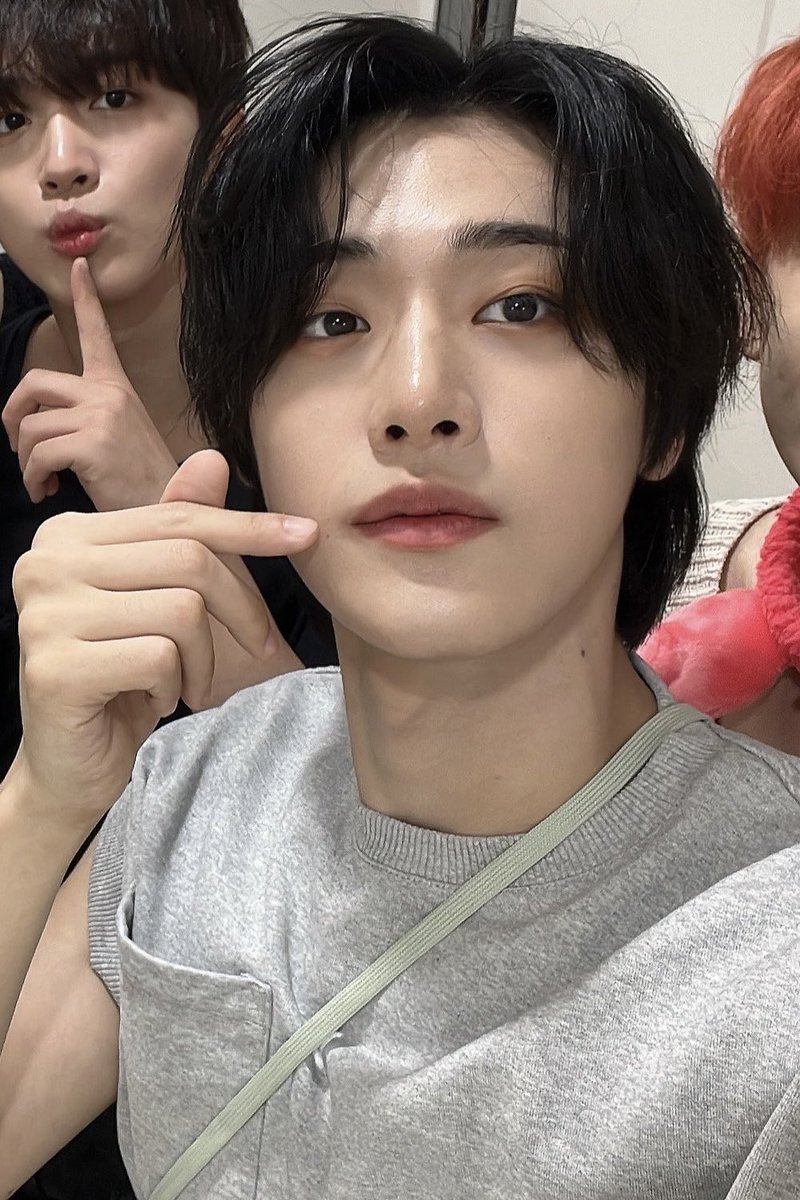 stxplxve's tweet photo. 작은 얼굴 크게 보자아 💕💕 https://t.co/3JjljgR24P