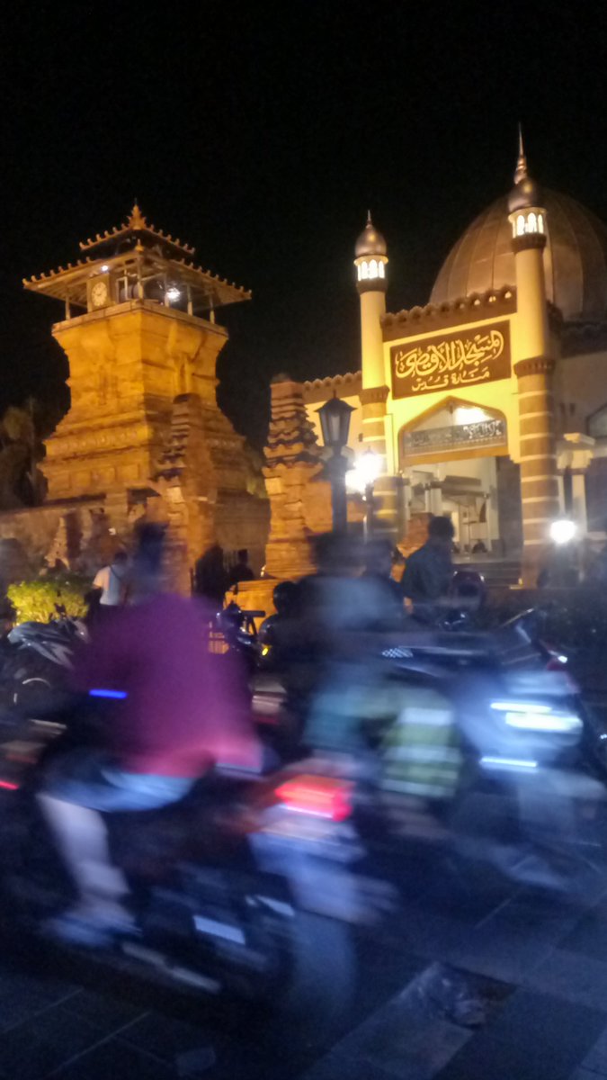 Sob_biru's tweet photo. Sabtu malam, https://t.co/h2s96D3ATy