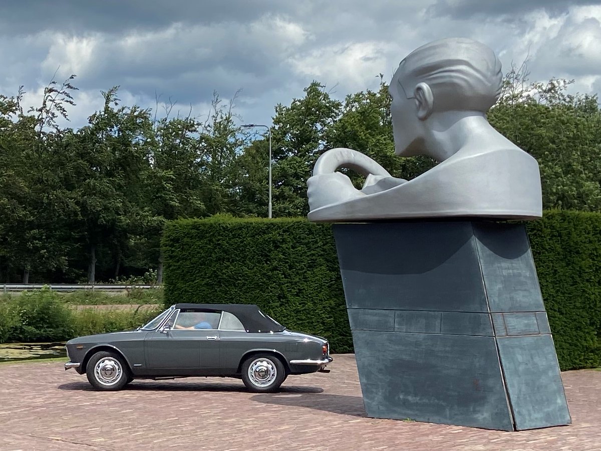 rddaw's tweet photo. Vanochtend ontmoeting met een schitterend gerestaureerde Alfa Romeo Giulia GTC uit 1965. Eén van de 1000 die Touring destijds bouwde. @philiphwih @louwmanmuseum @BNRpetrolheads @carrosmagazine https://t.co/ZviCsO5BsS