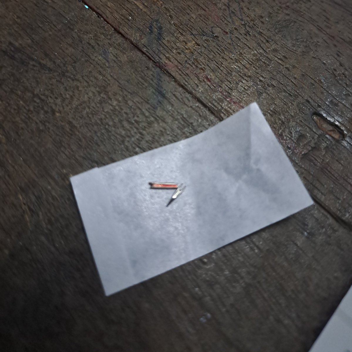 alkarimaa_'s tweet photo. Patahan jarum mesin jahit yg menembus jari telunjuk kiri 😭😭
Jahit baju malah debus lagi ki kepie to yo 🤦‍♀️ https://t.co/ymXqsPUJmh