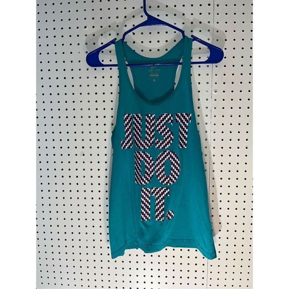 mccarthycb7044's tweet photo. So good I had to share! Check out all the items I'm loving on @Poshmarkapp #poshmark #fashion #style #shopmycloset #nike #disney: https://t.co/2XIaSc9gCv https://t.co/vLG14K58f5
