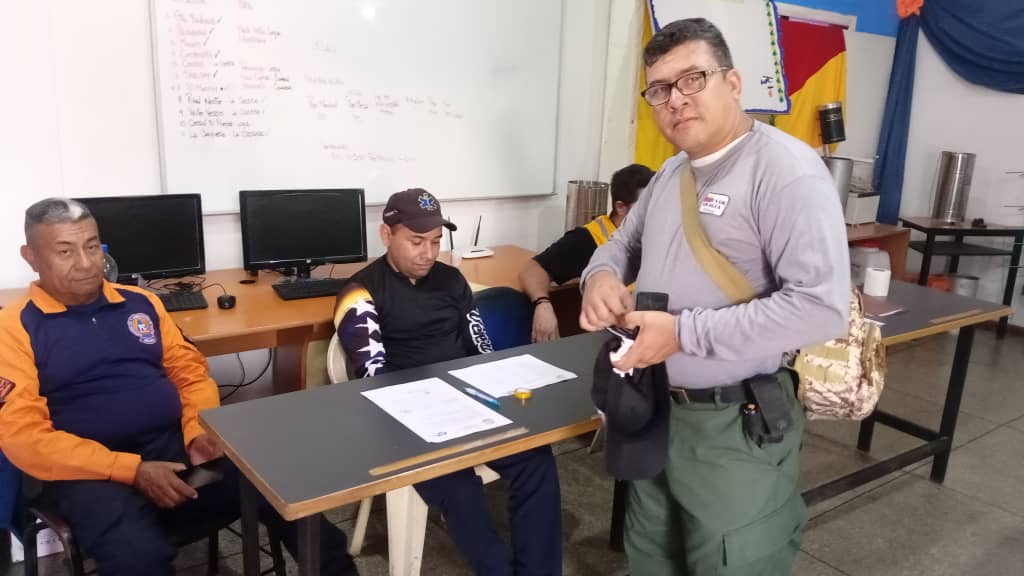 vol_aragua's tweet photo. Hoy 15JULIO2023 Se está llevando a cabo el proceso electoral de #Voceros/as #CHJP de las #OVAED En el Estado Aragua. Con la presencia del coordinador de la oficina de #Voluntarios de #pcaragua
@PCivil_Ve @Zoedanaraguapc
@cperezampueda
@pcmbi https://t.co/42OLvXjc56