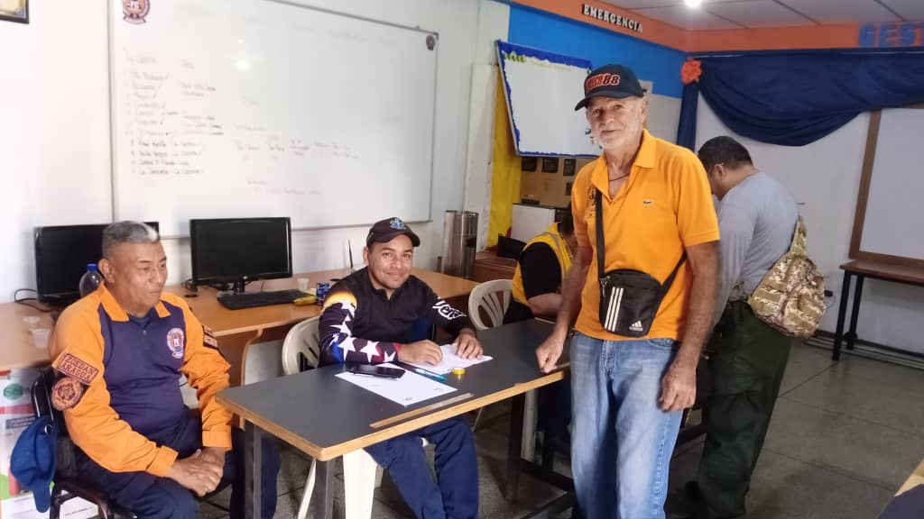 vol_aragua's tweet photo. Hoy 15JULIO2023 Se está llevando a cabo el proceso electoral de #Voceros/as #CHJP de las #OVAED En el Estado Aragua. Con la presencia del coordinador de la oficina de #Voluntarios de #pcaragua
@PCivil_Ve @Zoedanaraguapc
@cperezampueda
@pcmbi https://t.co/42OLvXjc56