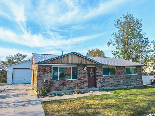 Fall in love with this 3 BD/ 1 BA in Herriman. Call, text or direct message me for more info.  cpix.me/l/173679109