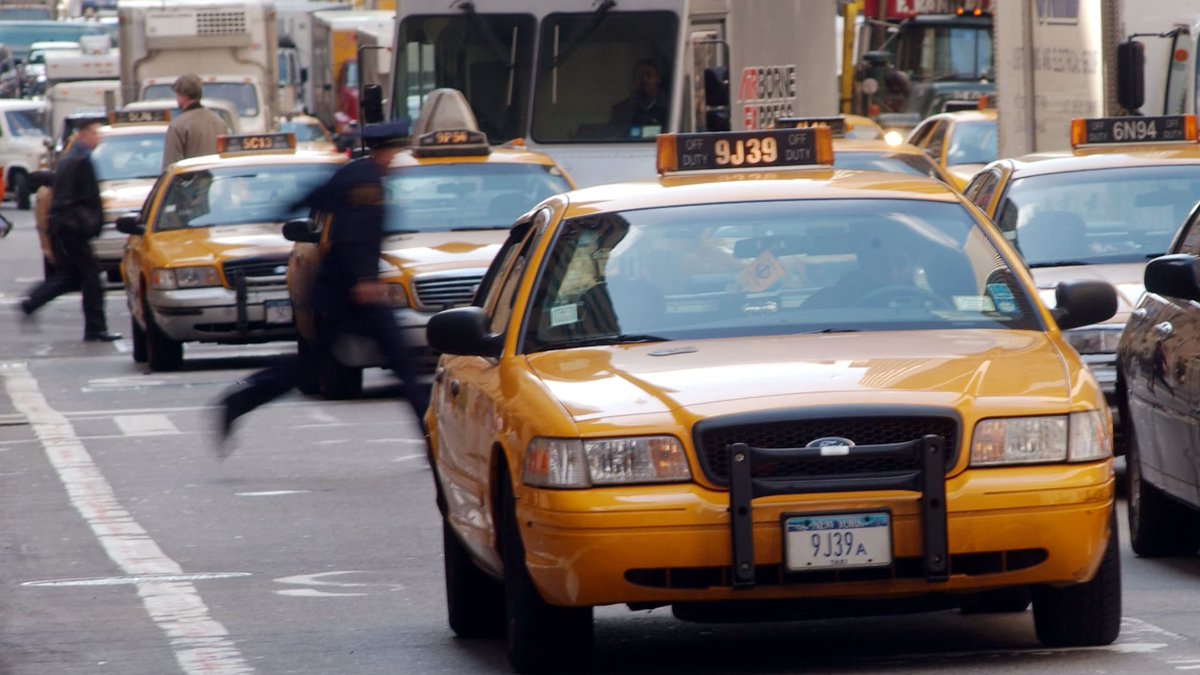 New York City taxis fight for survival against Uber and Lyft #CNBC https://t.co/k9dh1lj7qS https://t.co/DHulhcRLsN