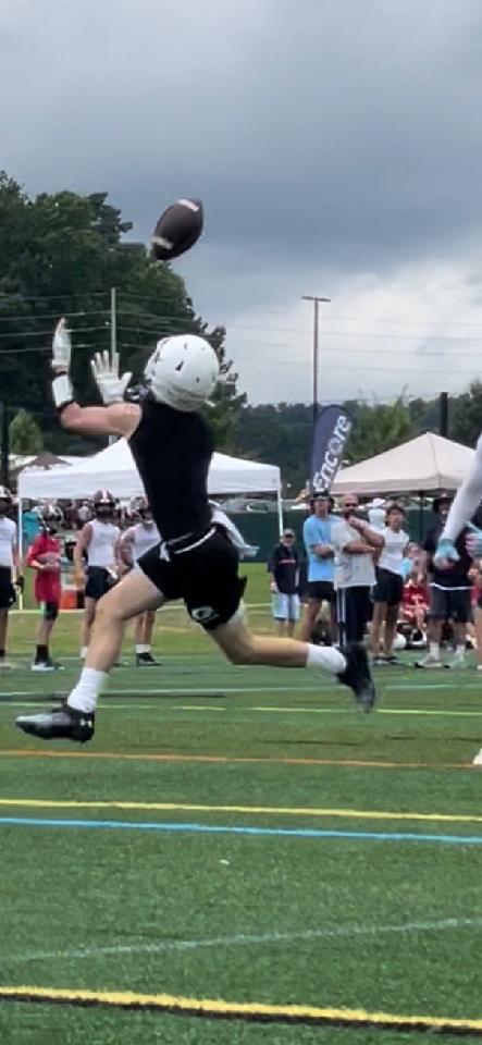 Brayden69221061's tweet photo. 40 yard over the middle TD
#Focused #Bgood
@CoachKjParmer
@CoachWheatNCSA @DexPreps @HallTechSports1 @PlayBookAthlete @sammiecoates11 @JagsFB_Recruits @ncsa @AuburnMade https://t.co/S1kX73MnHL