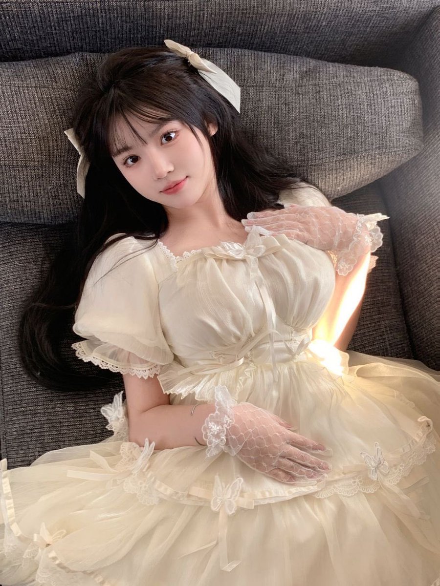 eaea_elhap's tweet photo. #SM调教 #蛇精 #反差婊 #SM反差小狗调教 #字母圈动物园 #捆绑 #乱伦 #街拍 #绿母  #骚妈 #肥臀 #坦克 #熟女 姐姐岁数稍微有点大，但人很有韵味，特别会挑逗，适合放松解压，口活一级棒，想被妈妈牵着走调教SM方面的玩法吗，喜欢私聊：联系电报
https://t.co/5qJ2EB1h4j https://t.co/kP44d9g69S