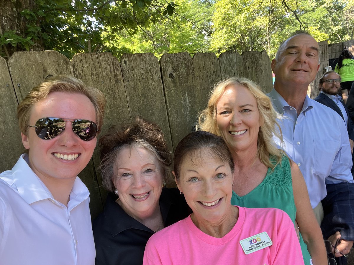 Such a fun morning at the @dpzoo with the best crew! The community support for our zoo is clear, with @LtGovMikeKehoe, @EricBurlison, @bobdixonMO, @John_C_Russell, @RustyMacLachlan, @BrentJohnsonMO, @Fogle4MO, @MStinnettSWMO, @HeinForMissouri, @McClureForMayor, & @calliecarroll22…