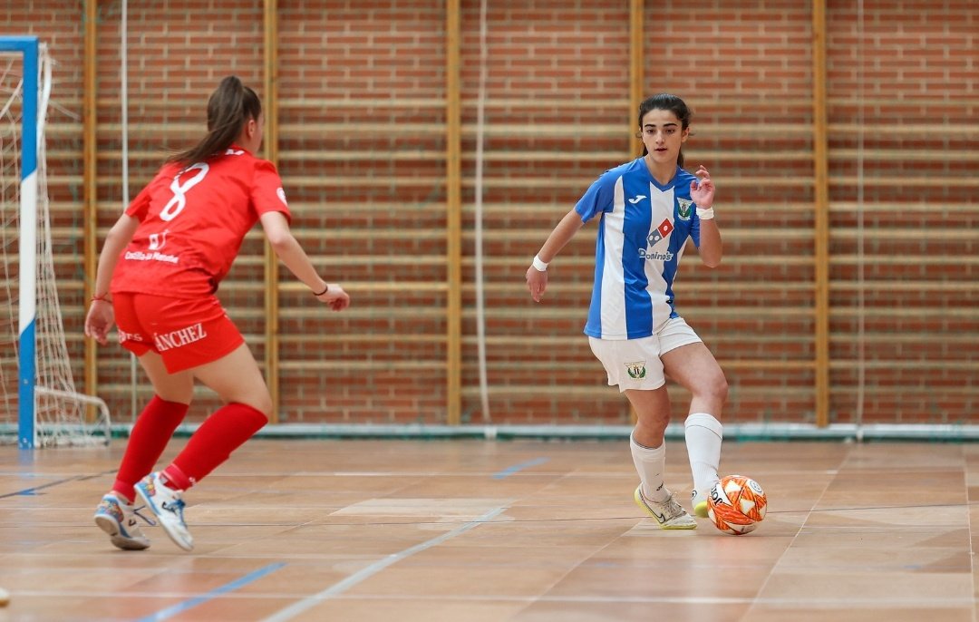 CDLeganesFS_Fem's tweet photo. Tras las pruebas médicas se confirma la rotura del LCA de @ade_roldann, la nueva apuesta del filial. Ya contamos los días para tu vuelta, mucho ánimo, te estaremos esperando con mucha ilusión.  💪🏽💙🥒 https://t.co/ACEMrAMEYJ