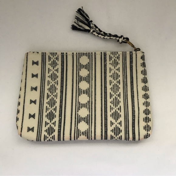 giadidonne's tweet photo. So good I had to share! Check out all the items I'm loving on @Poshmarkapp #poshmark #fashion #style #shopmycloset #madewell #mille: https://t.co/WylGHE619s https://t.co/DwanEyfAx4
